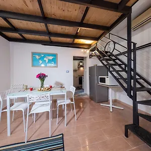 Sikulahouse - In The Center Holiday home Catania